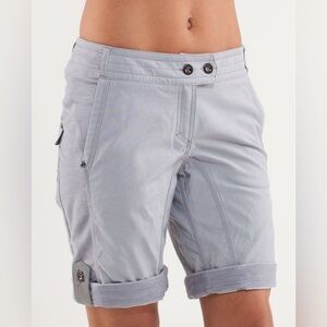 Lululemon Ride On Shorts in Fossil / White Sz 4
